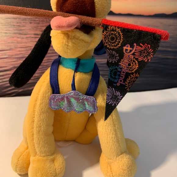 Disneyland Resorts 2004 Pluto Adventure Plush (Pick 3 for $15!) - Picture 3 of 4